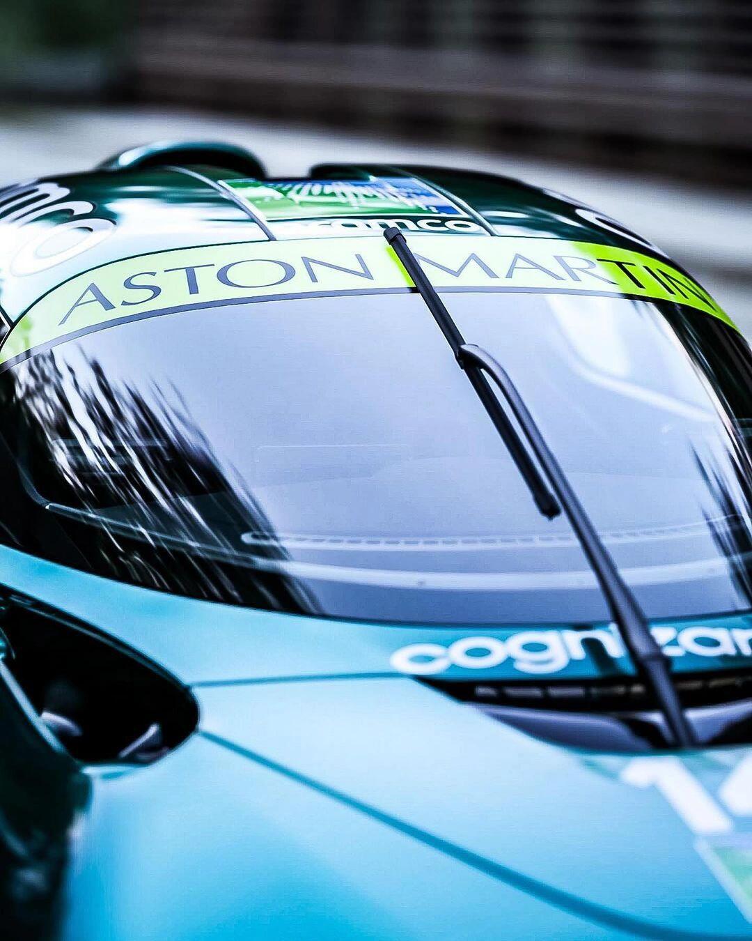 阿斯顿马丁完胜迈凯伦，塞恩斯高光表现