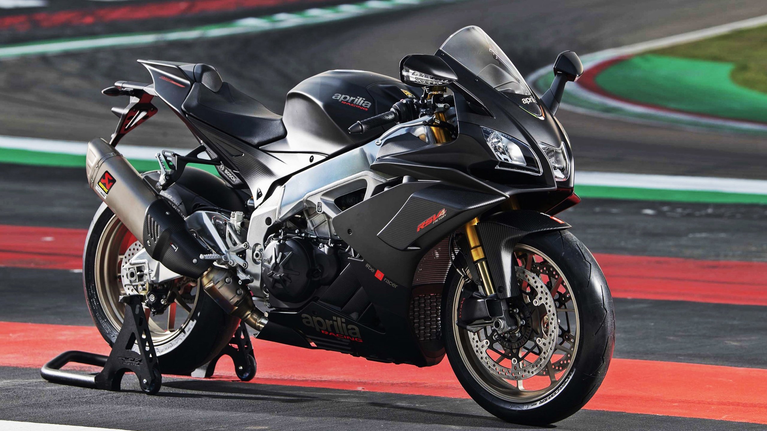 加勒比风暴席卷梅阿查，萨拉赫身披牙买加战袍的奇幻决胜夜